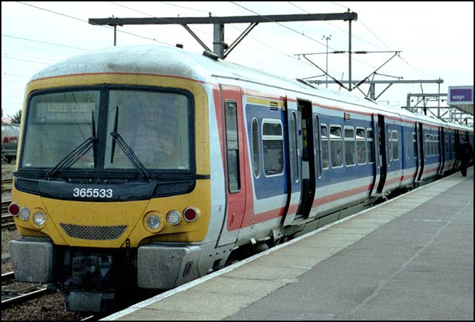 WAGN 365533 in Cambrige station in 2003 
