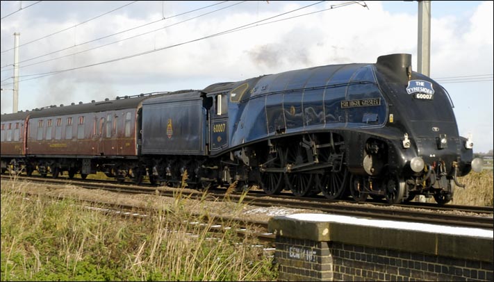A4 4-6-2 60007 Sir Nigel Gresley on the Tynesider at Conington 