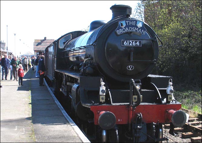 B1 61264 with the Cromer Dido train from Norwich to Sheringham at Cromer station in 2006.  