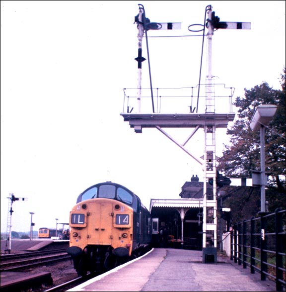 Class 37 in platform 1 at Ely station
