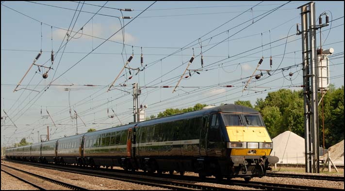 NXEC train speeds though the station at Hitchin on the up fast line in 2009. 