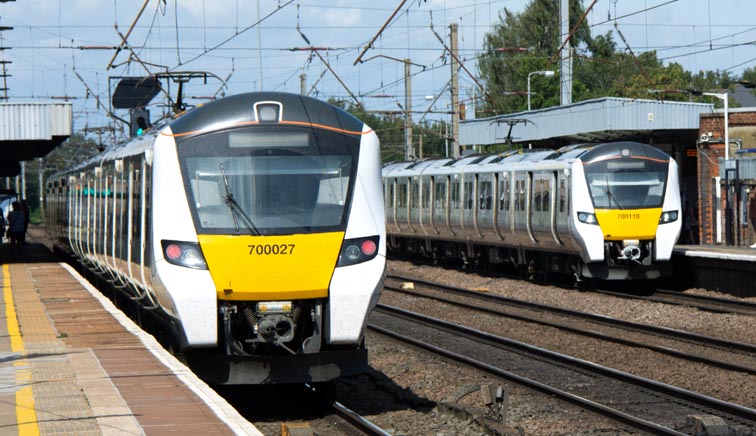 Thamslink 70027 and 700110 EMUs in Hitchin station 