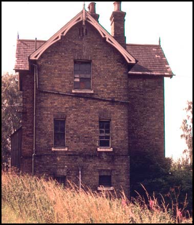 GNR Gate house at the level crossing north of Holme from rear