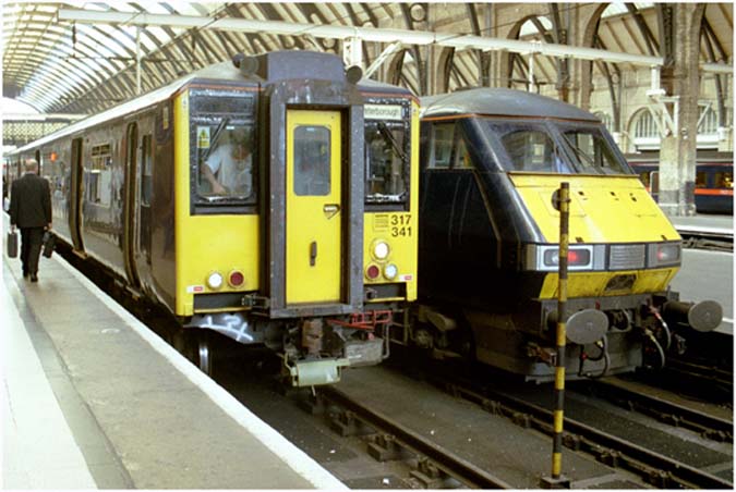 WAGN class 317341 and a GNER tain at the buffer stops at Kings Crosss station in 2004