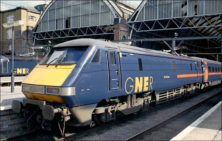 GNER 91126 York Minster at Kings Cross