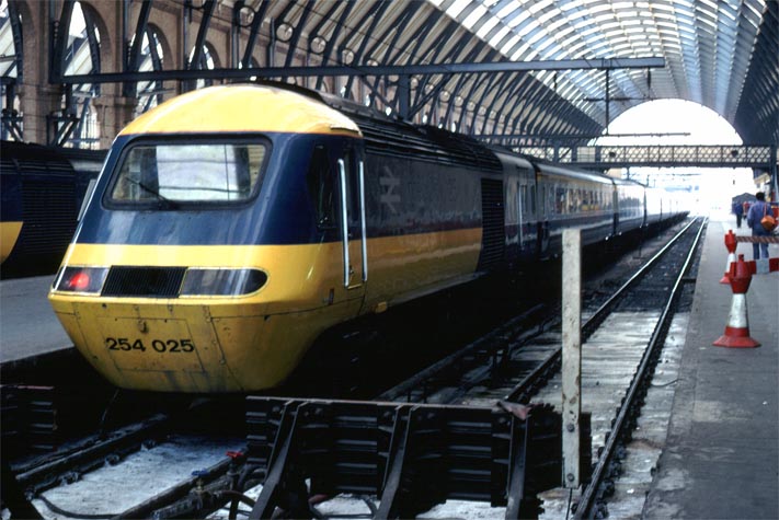 Inter City 125 HST 254 025 at Kings Cross