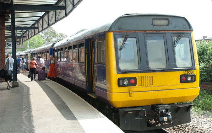 Northern class 142086 in platform 5 at Lincoln station 
