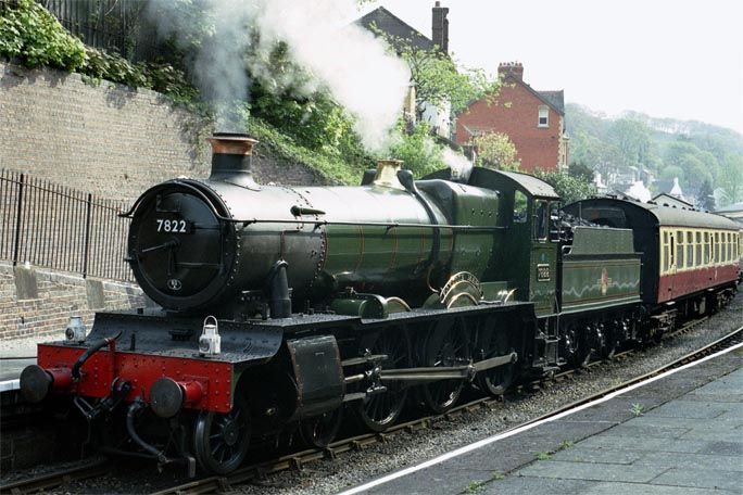7822 Foxcote Manor in Llangollen station 