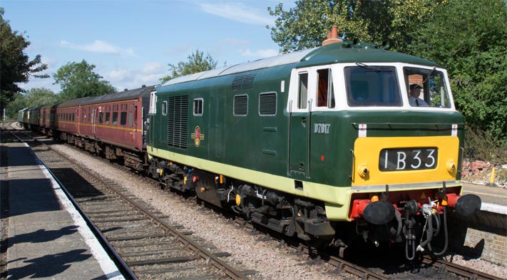 D7017 at Thuxston station