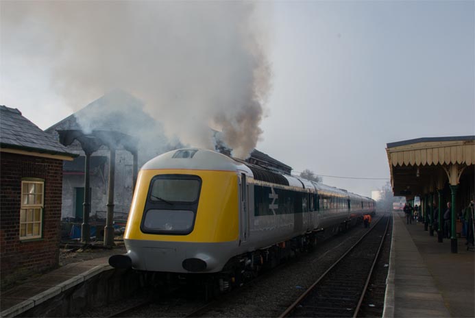 HST power car  41001 starting up at Derham station 