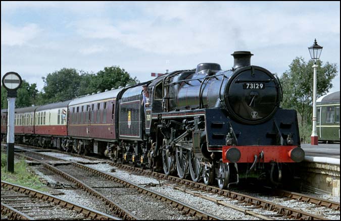 Class 5 73129 comes into Swanwick Junction station 