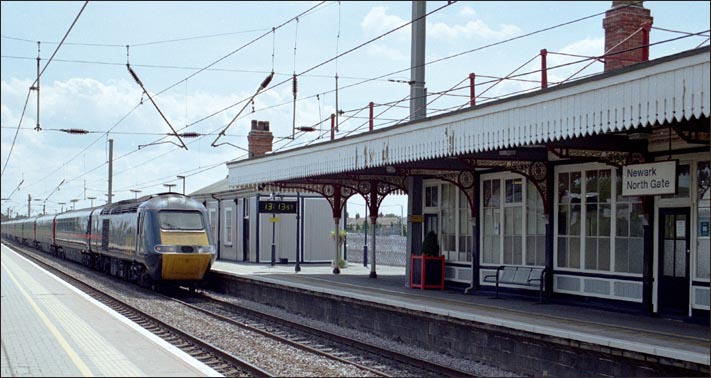 GNER HST at Newark North Gate Station station in 2004