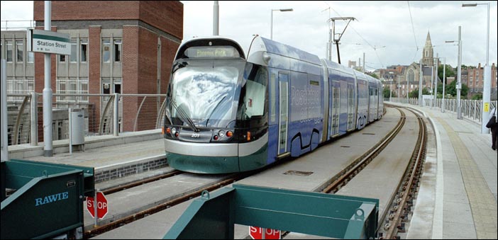 Tram Torvil and Dean in 2005 at Station street tram station