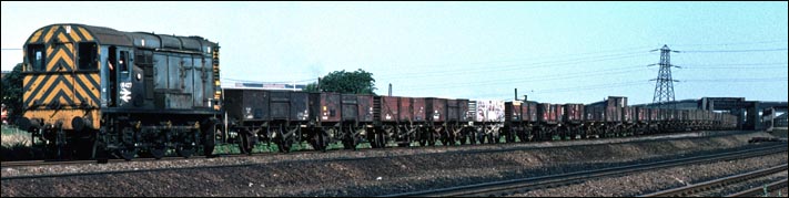 Class O8427 with a long train of open wagons