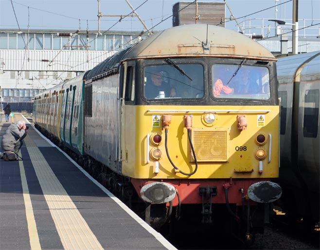 Class 56098 with Drag in platform1at Peterborough station on 16th of April  in 2022 