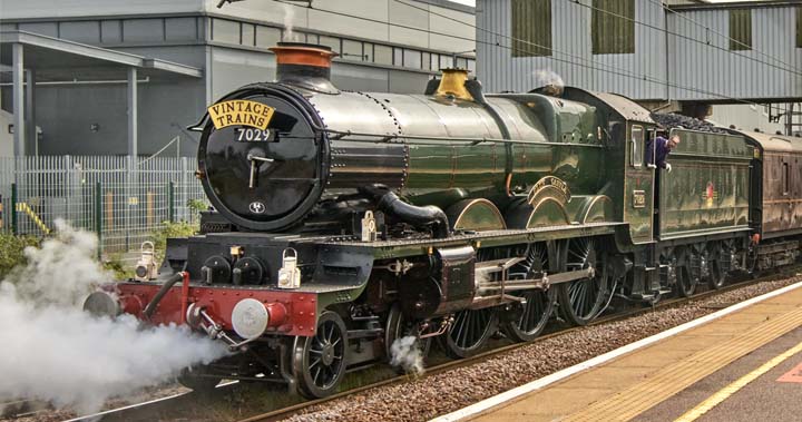 GWR Clun Castle 7029 leaving platform 1 