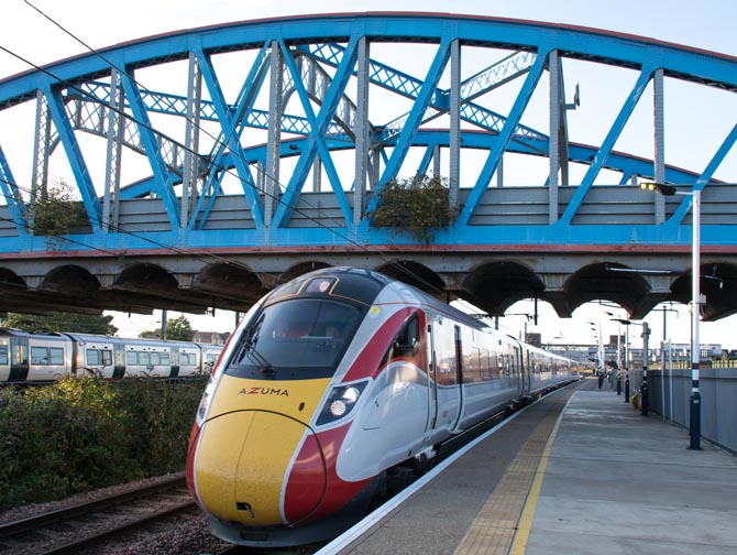 LNER Azuma in platform 1 