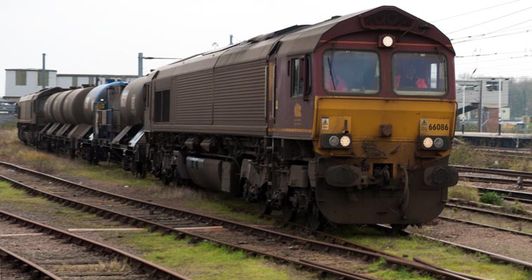 DB class 66086 on this leaf full train 