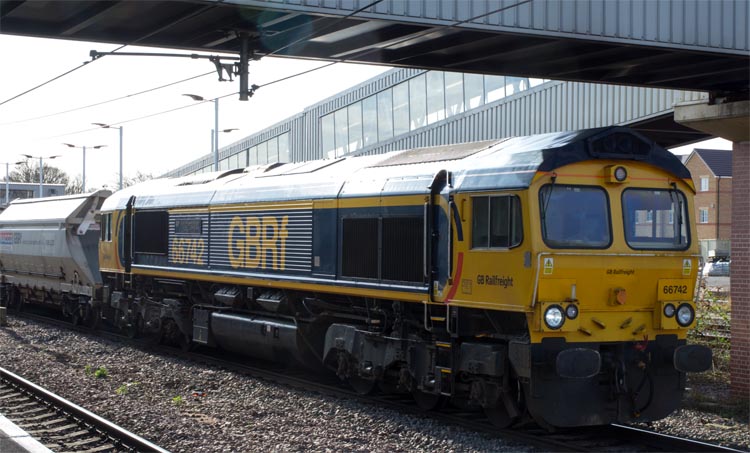 GBRf class 66742 'Port of Immingham Centerary 1912-2012'  