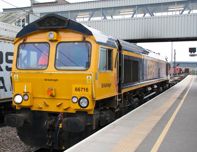 GBRf class 66716 in platform 6