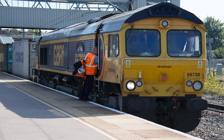 GBRf class 66738 in platform 5 