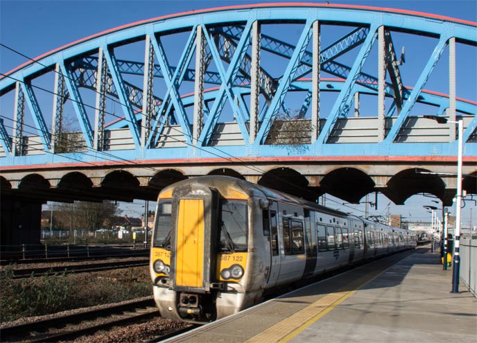 Great Northern class 387 122 