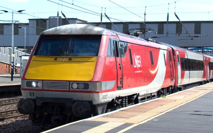 LNER class 91127 into platform 4