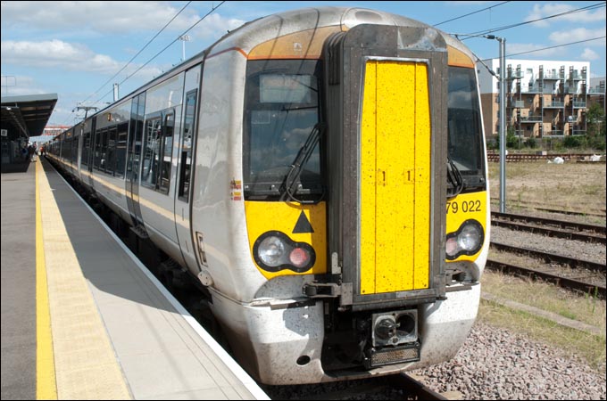 Greater Anglia class 379 022 in the new platform 8 at Cambridge 