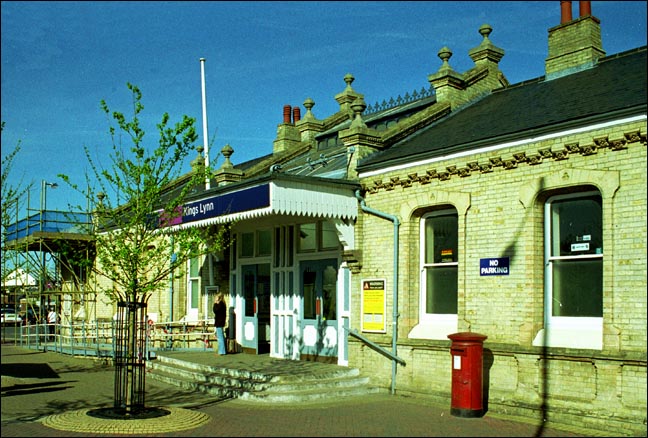 The outside of Kings Lynn station in 2002 The outside of Kings Lynn station in 2002