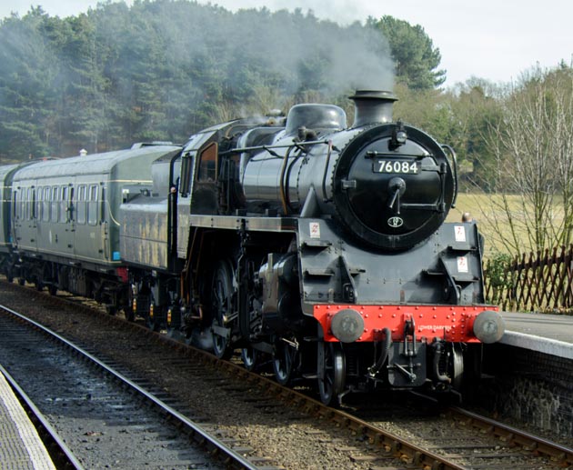 76084