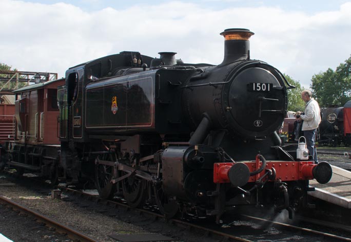 0-6-0 pannier tank 1501 at Wansford station with a freight 0-6-0 pannier tank 1501 at Wansford station with a freight