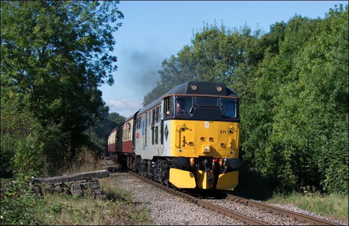 Class 31271 at the Yacht Club crossing 