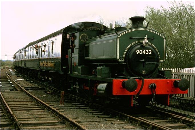 0-4-0ST number 90432 into Wansford 0-4-0ST number 90432 into Wansford