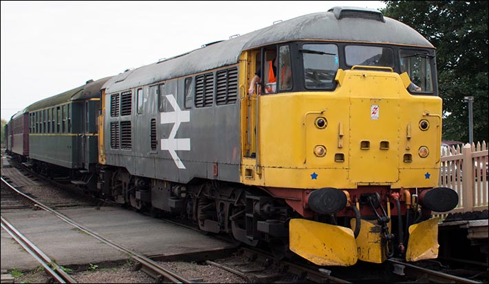 Class 31108 into Wansford station  
