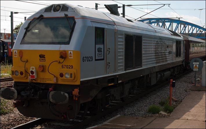 Class 67029 Royal Diamond was at the rear (top and Tail) as the train pulled out towards London
