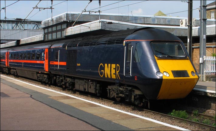 GNER HST in platform 2 in 2006 