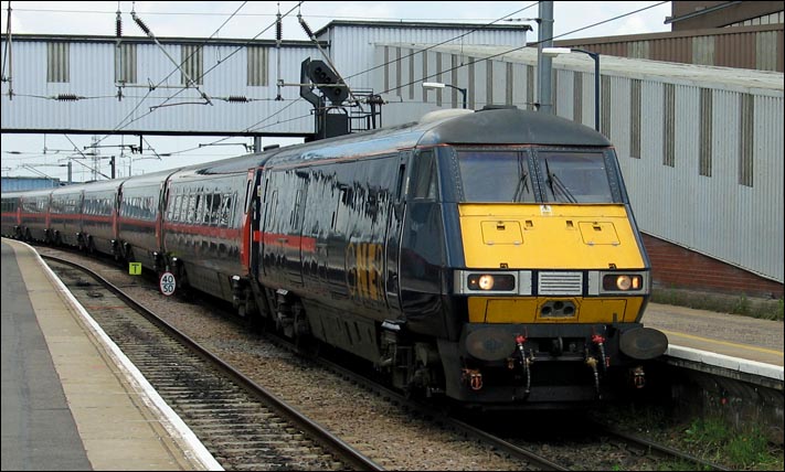 GNER train to London coming into platform 2 at Peterborough 18th of June 2006 GNER train to London coming into platform 2 at Peterborough 18th of June 2006