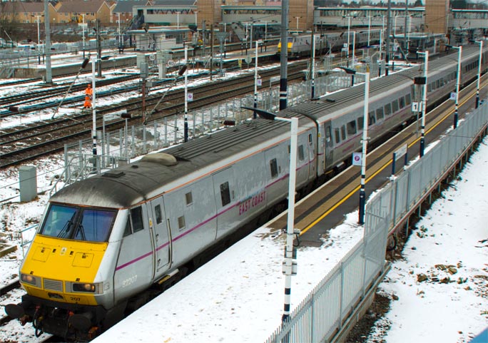 East Coast DVT 82207 in platform 1
